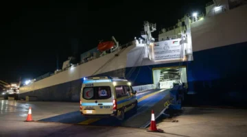 بمشاركة 10 مصابين.. المستشفى الإماراتي العائم بالعريش يستقبل حالات جديدة من قطاع غزة